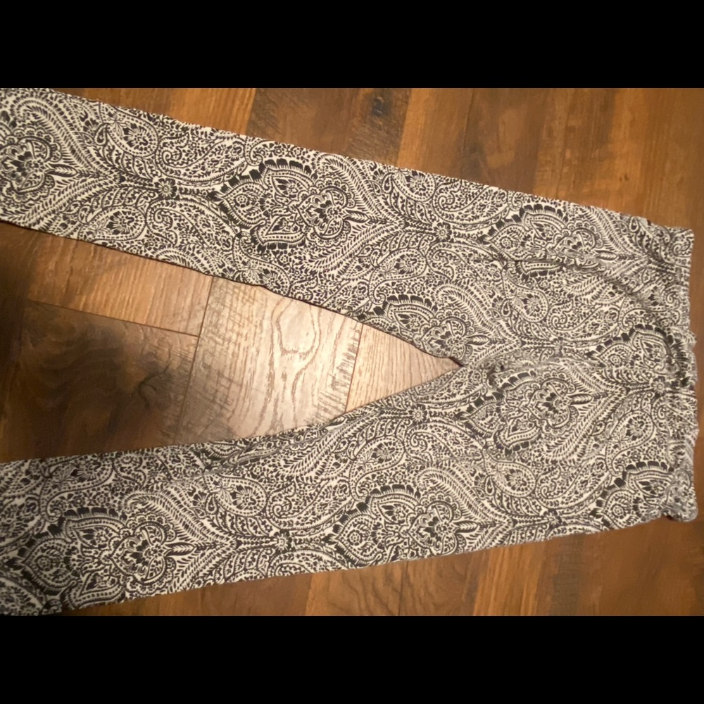 Loose fit Capri leggings